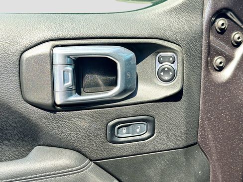 Used 2022 Jeep Wrangler Unlimited Sahara w/ Cold Weather Group AWD/4WD image 19