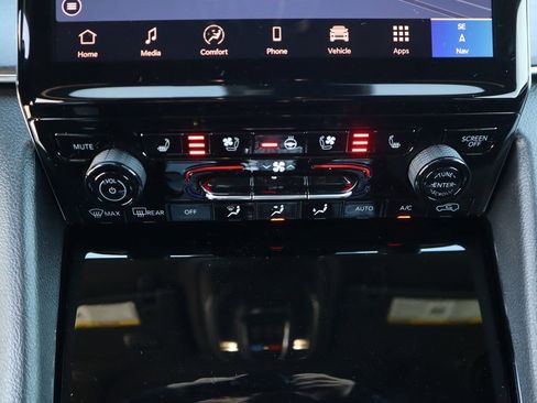 New 2025 Jeep Grand Cherokee L Overland w/ Luxury Tech Group IV AWD/4WD image 8