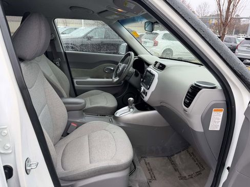 Used 2016 Kia Soul EV image 12