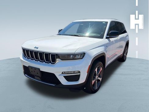 Used 2023 Jeep Grand Cherokee 4WD 4xe image 2