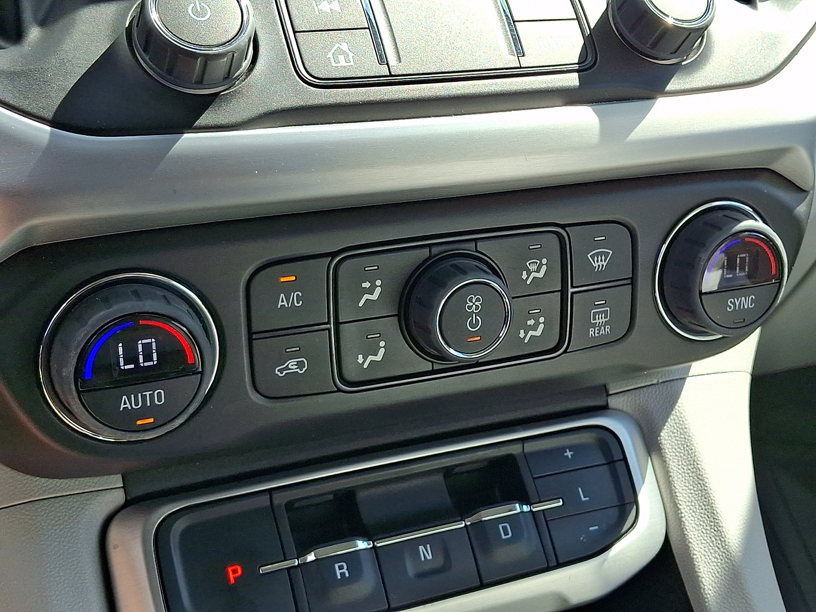 Certified 2023 GMC Acadia SLT w/ Preferred Package FWD image 16