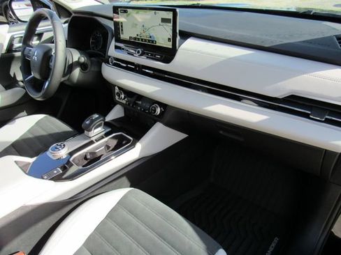 Used 2025 Mitsubishi Outlander SE FWD image 12
