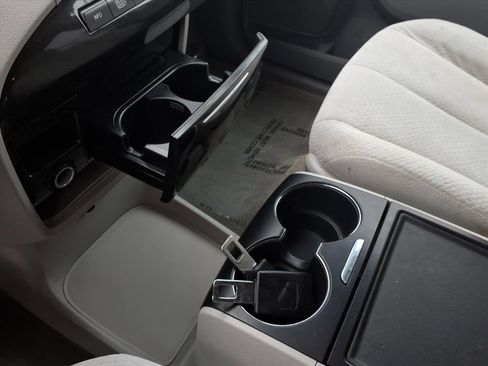 Used 2013 Toyota Sienna LE image 17