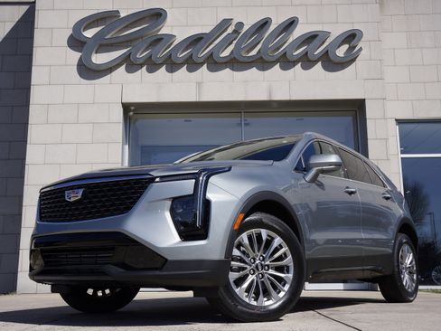 Used 2025 Cadillac XT4 Premium Luxury image 11