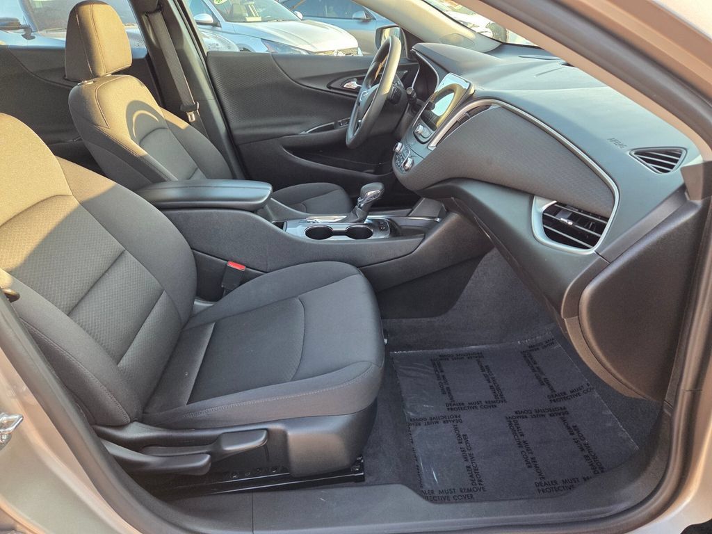 Used 2023 Chevrolet Malibu LT w/ Driver Confidence Package FWD image 18