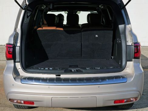 Used 2024 INFINITI QX80 Sensory AWD/4WD image 10