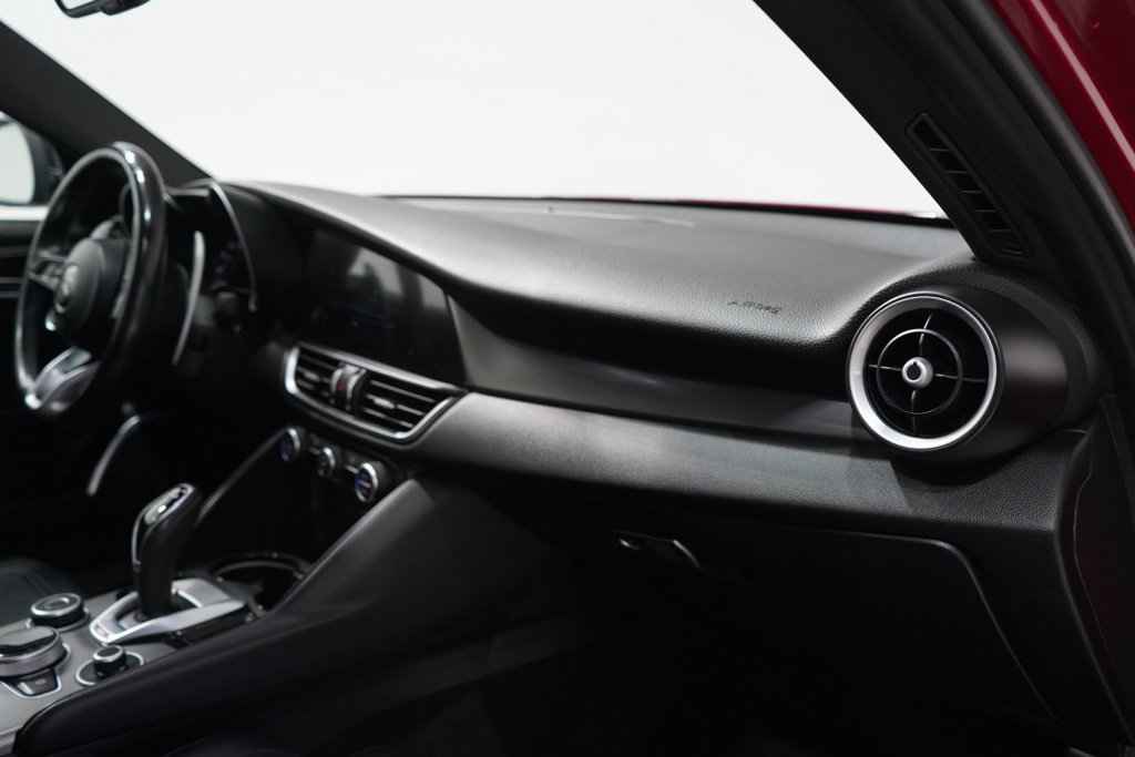 Used 2022 Alfa Romeo Giulia Veloce RWD image 18