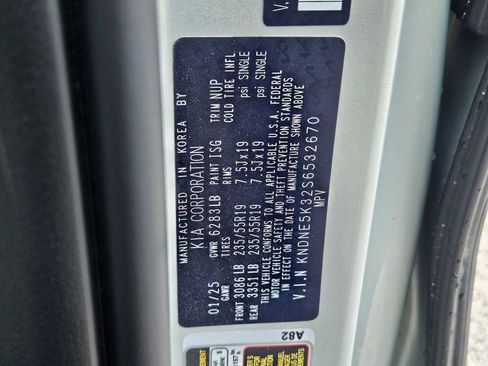 Certified 2025 Kia Carnival SX Prestige FWD image 19