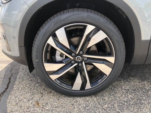 New 2025 Volvo XC40 B5 Plus w/ Protection Package Premier image 9