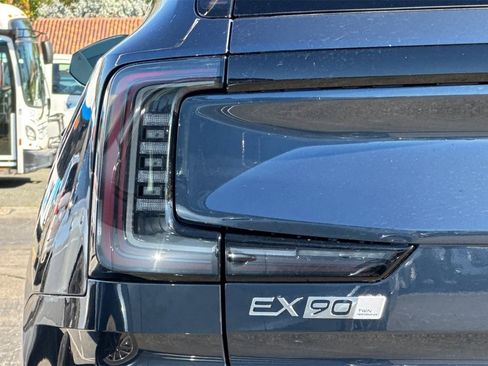 New 2025 Volvo EX90 Plus image 27