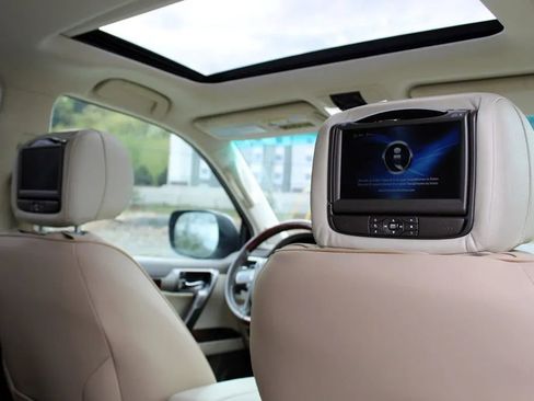 Used 2011 Lexus GX 460 w/ Convenience Pkg AWD/4WD image 19