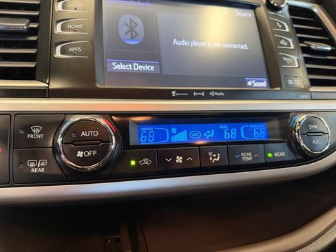 Used 2018 Toyota Highlander XLE AWD/4WD image 22