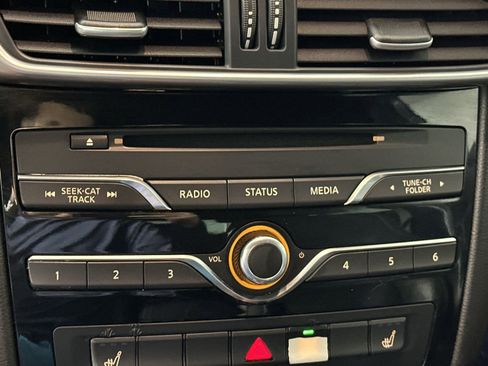 Used 2018 INFINITI QX30 FWD image 18