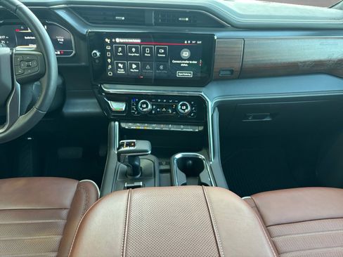 Used 2025 GMC Sierra 1500 Denali Ultimate image 3