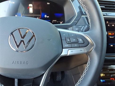Used 2023 Volkswagen Tiguan SE image 10