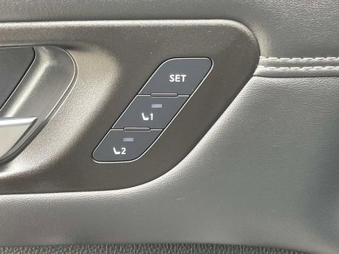 Certified 2023 Nissan Pathfinder Platinum w/ Black Appearance Package image 17