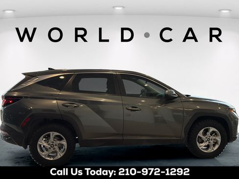 Used 2023 Hyundai Tucson SE AWD/4WD image 3