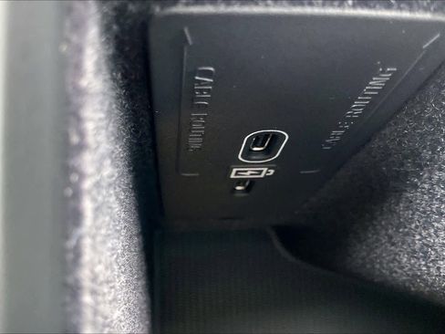 Used 2025 Volvo XC60 B5 Core w/ Climate Package image 36