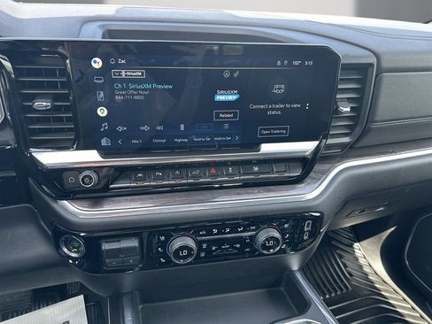 Used 2022 Chevrolet Silverado 1500 LTZ w/ LTZ Premium Package AWD/4WD image 17