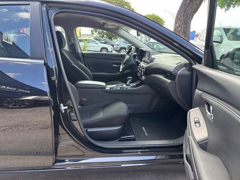Used 2025 Nissan Sentra SV FWD image 8