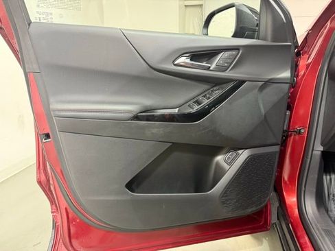 Certified 2025 Chevrolet Equinox RS w/ Safety and Technology Package image 9