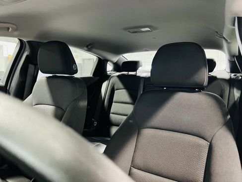 Used 2024 Chevrolet Malibu LT image 3