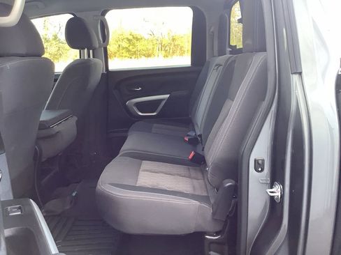 Used 2024 Nissan Titan SV image 32