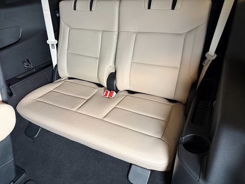 Used 2020 Ford Explorer XLT w/ Equipment Group 202A image 23