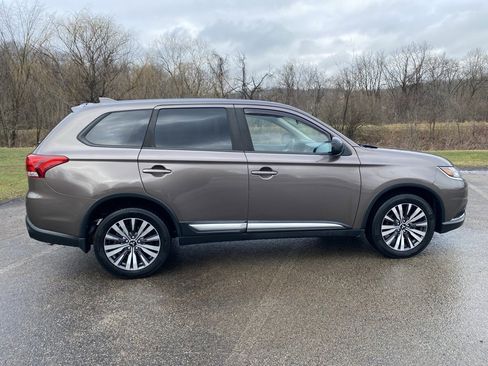Used 2019 Mitsubishi Outlander ES image 2