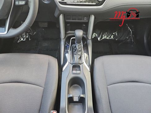 Used 2024 Toyota Corolla Cross LE w/ Moonroof Package FWD image 32