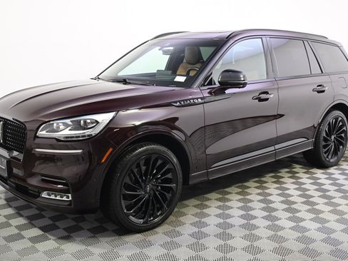 Used 2023 Lincoln Aviator Black Label w/ Jet Package image 2