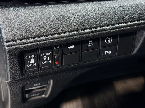 Used 2023 Honda Odyssey Elite image 12