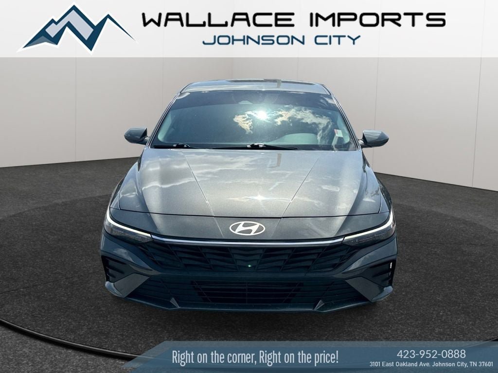 Used 2024 Hyundai Elantra SE FWD image 8