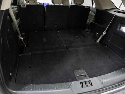 Used 2023 Ford Explorer XLT RWD image 37
