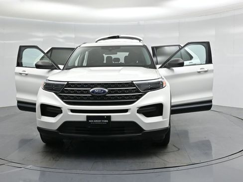 Certified 2024 Ford Explorer XLT RWD image 28