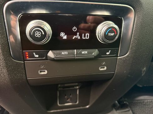 Used 2022 GMC Yukon Denali w/ Denali Premium Package AWD/4WD image 35