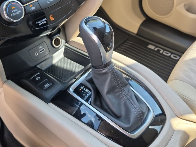 Used 2019 Nissan Rogue SV w/ Premium Package FWD image 12