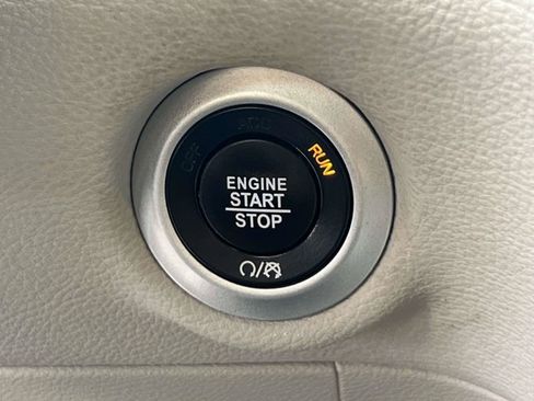 Certified 2023 Chrysler Pacifica Touring-L FWD image 26
