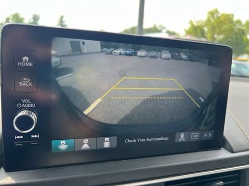 Used 2024 Honda Pilot Touring image 11