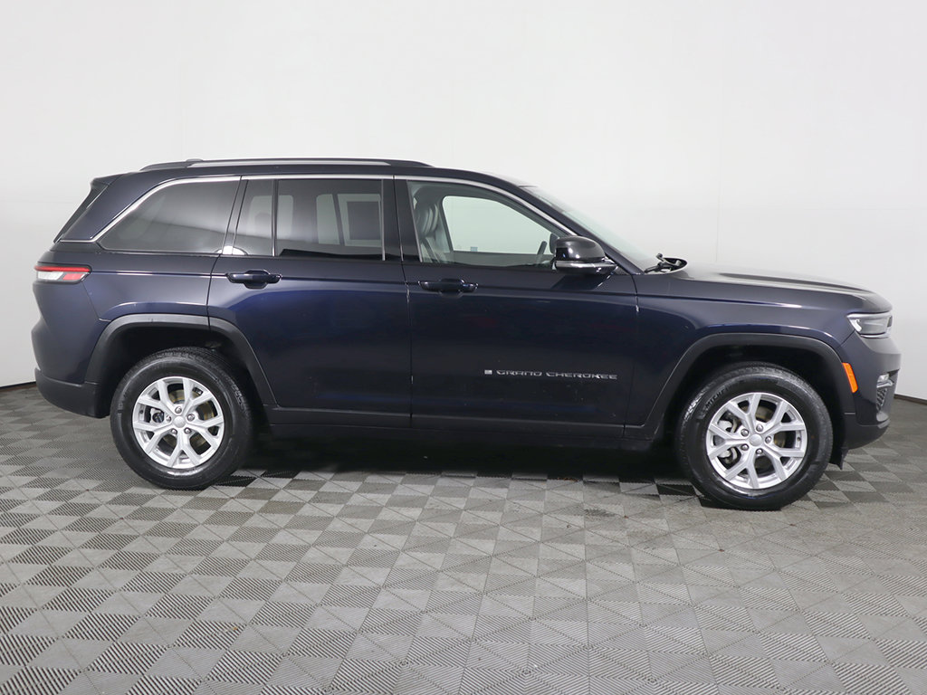 Used 2023 Jeep Grand Cherokee Limited AWD/4WD image 19
