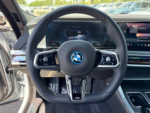 Used 2025 BMW i7 xDrive60 AWD/4WD image 22