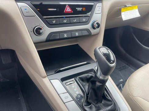 Used 2018 Hyundai Elantra SE FWD image 24
