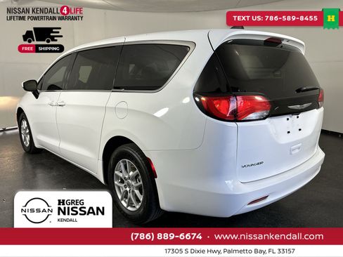 Used 2023 Chrysler Voyager LX image 8