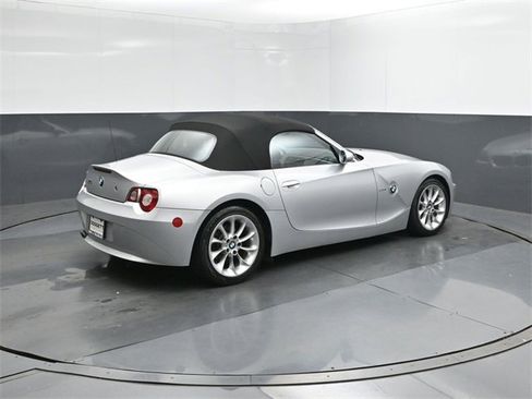 Used 2005 BMW Z4 2.5i image 11