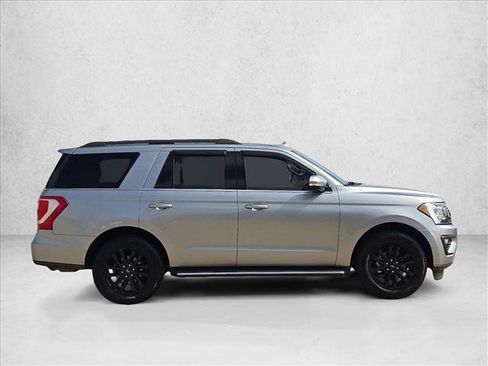 Used 2021 Ford Expedition XLT RWD image 4