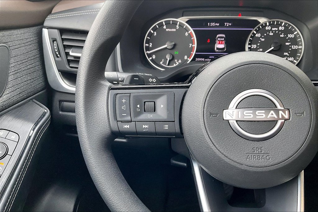 Used 2023 Nissan Rogue SV AWD/4WD image 17