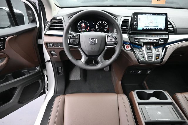New 2026 Honda Odyssey Touring image 9