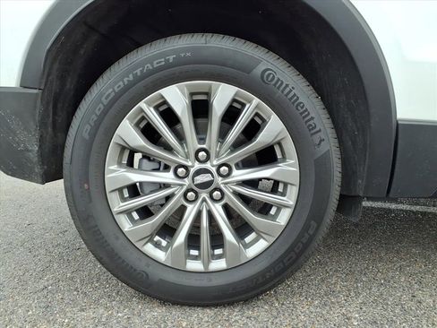 Used 2025 Cadillac XT4 Premium Luxury image 19