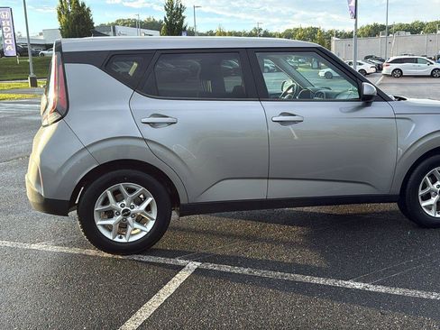 Used 2023 Kia Soul LX w/ Option Group 015 FWD image 4
