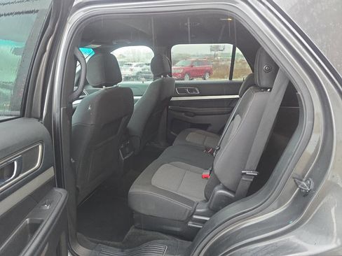 Used 2016 Ford Explorer XLT image 10